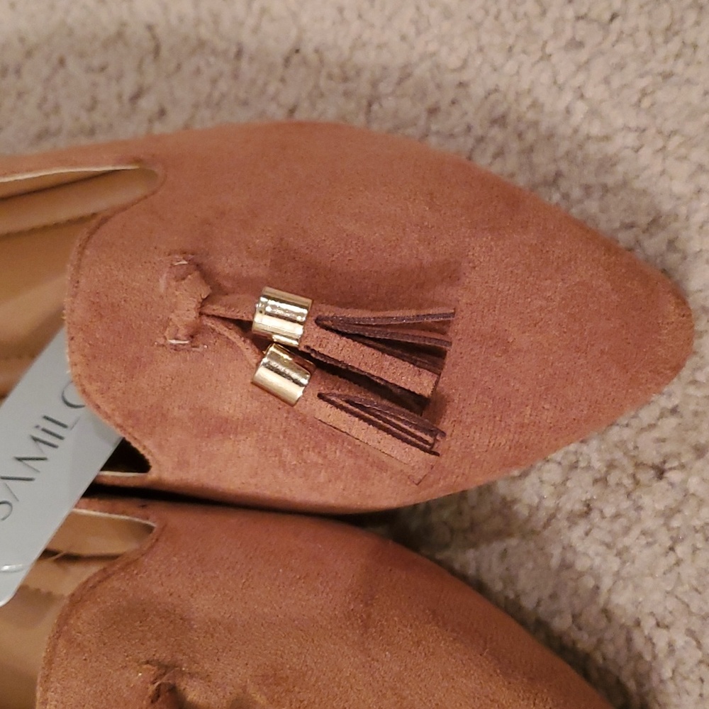 Flats - Picture 2 of 5